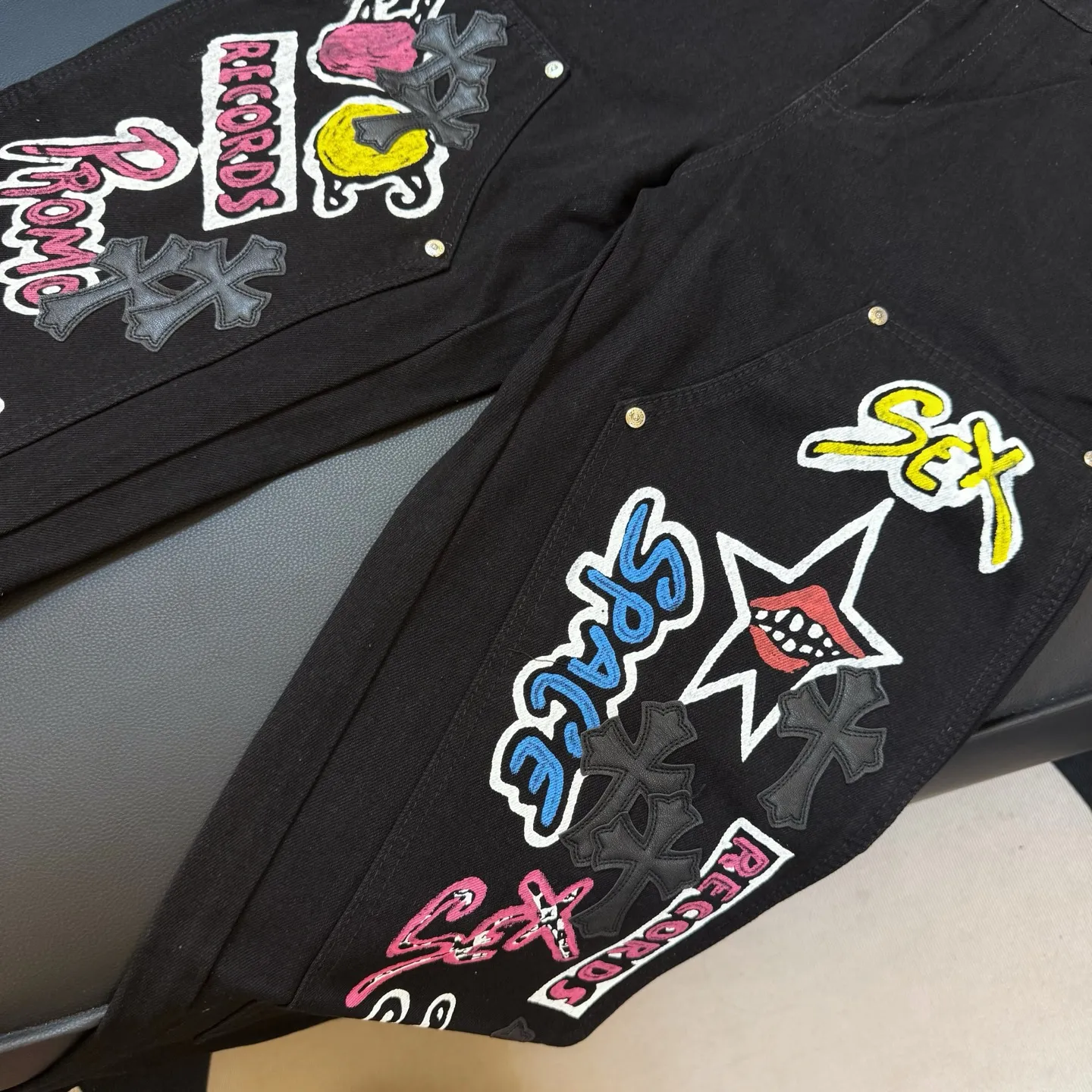 P280 Style number: D337 CHROME HEARTSChrome HeartSex Records graffiti overalls #Chrome Heart SIZE#28-36(S M L 36 pants length 108 waist 92 hips 140